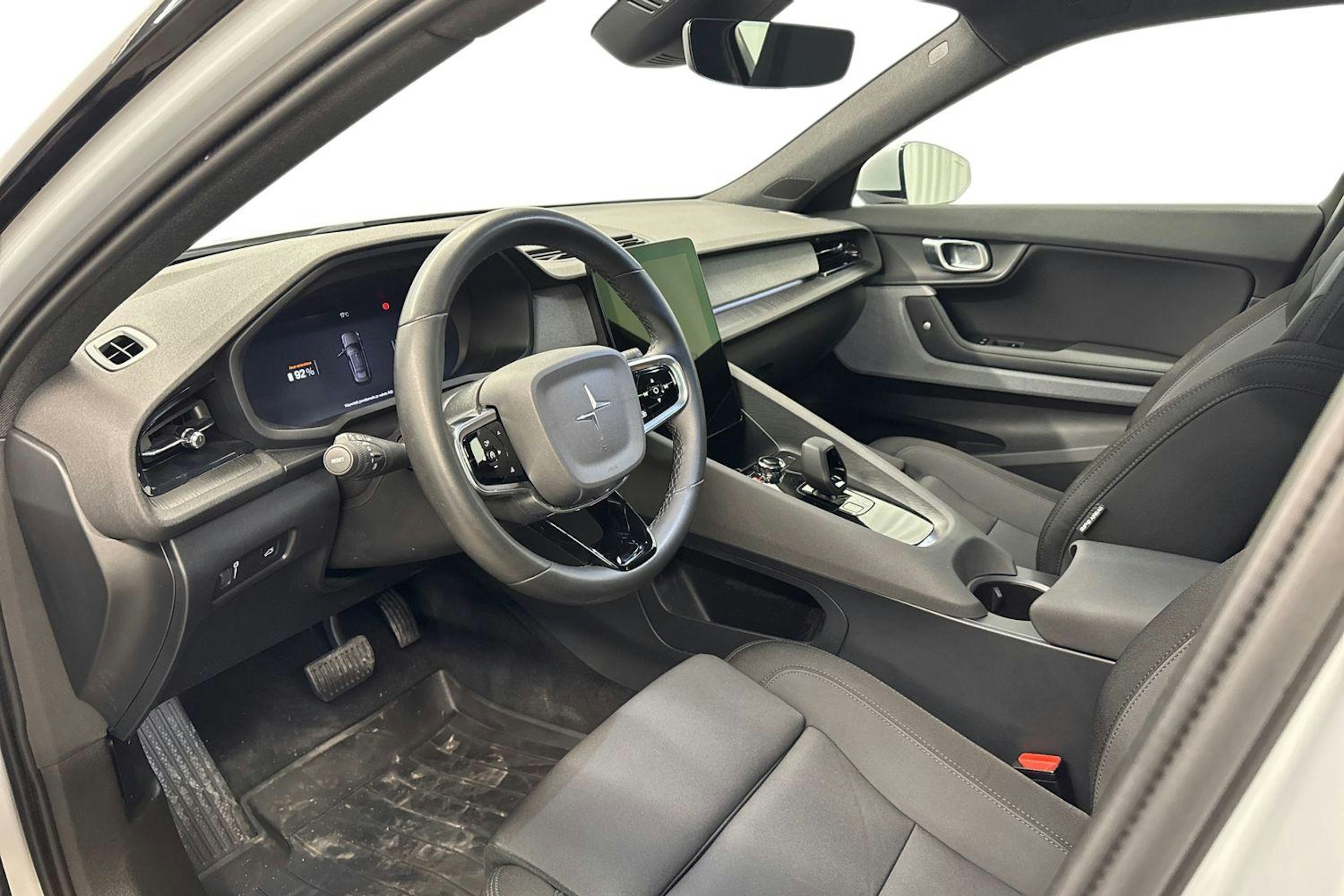 harmaa Polestar 2 2021 kuva 7.