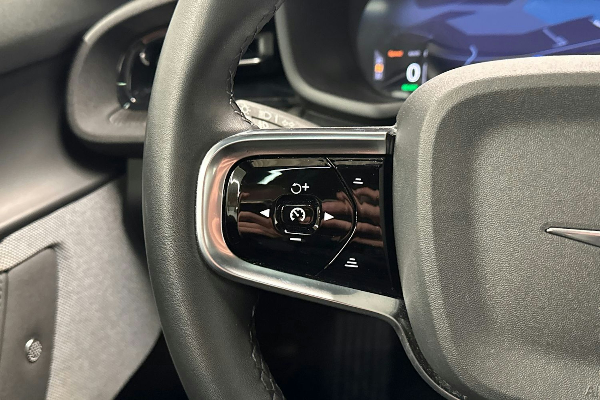 harmaa Polestar 2 2021 kuva 15.