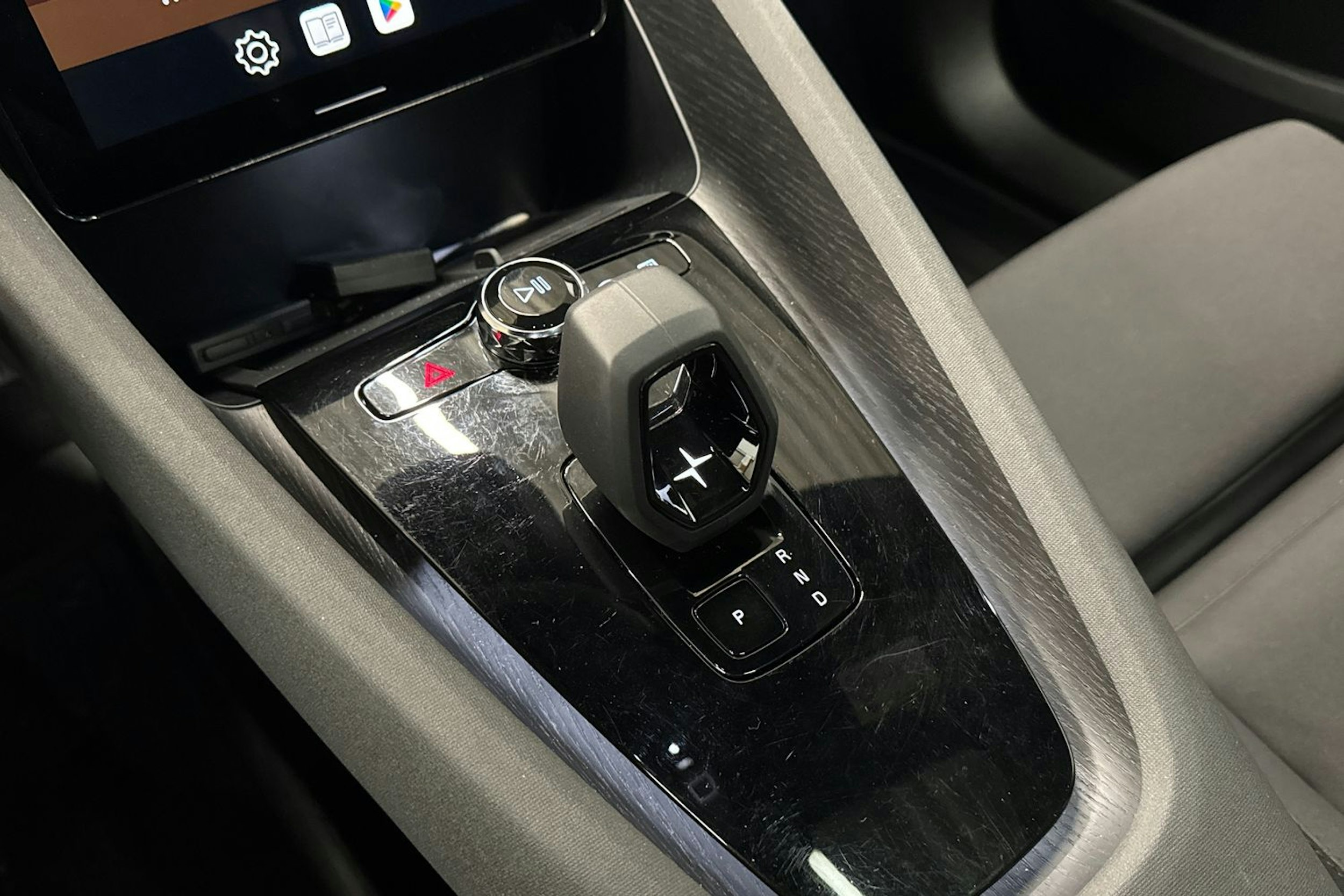 harmaa Polestar 2 2021 kuva 21.