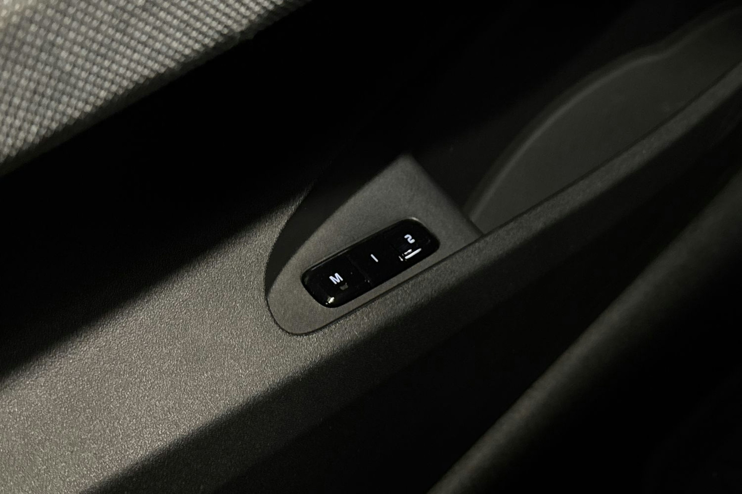 harmaa Polestar 2 2021 kuva 24.