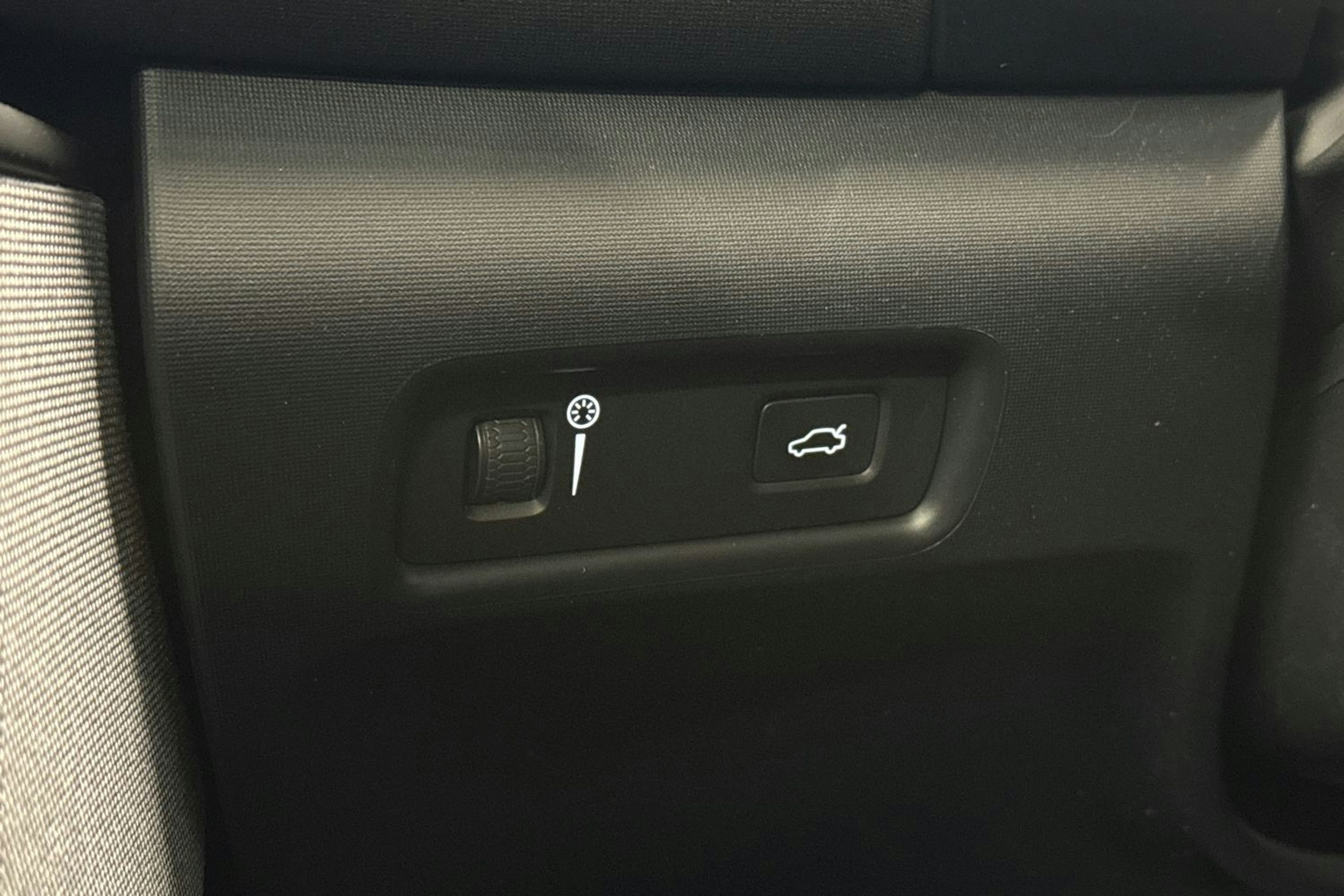 harmaa Polestar 2 2021 kuva 25.