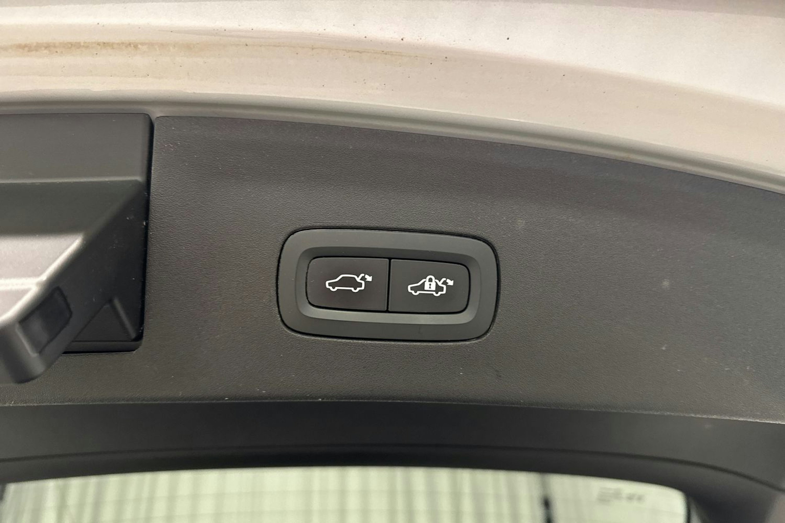 harmaa Polestar 2 2021 kuva 29.