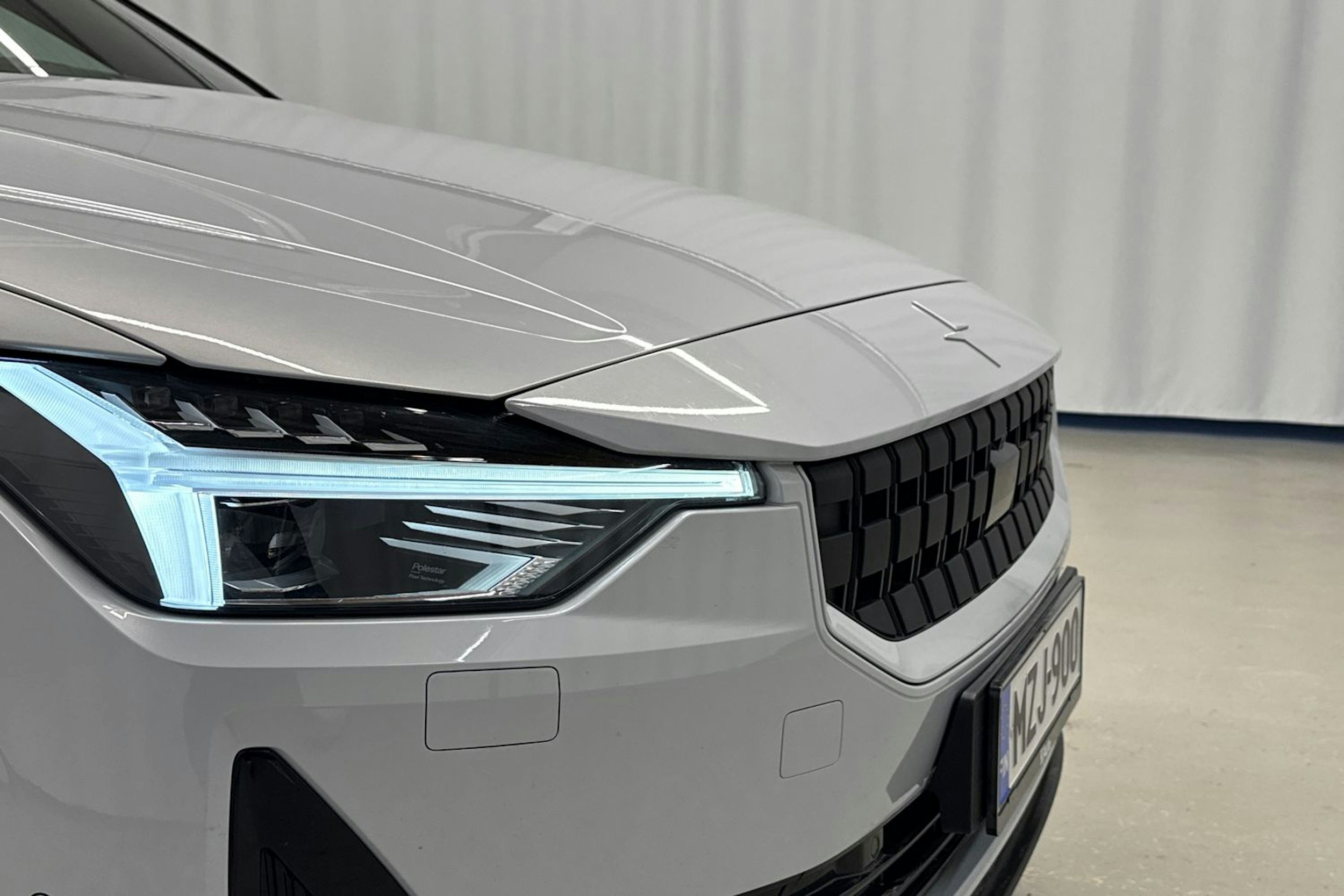 harmaa Polestar 2 2021 kuva 30.