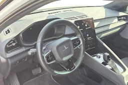 valkoinen Polestar 2 2021 kuva 3.