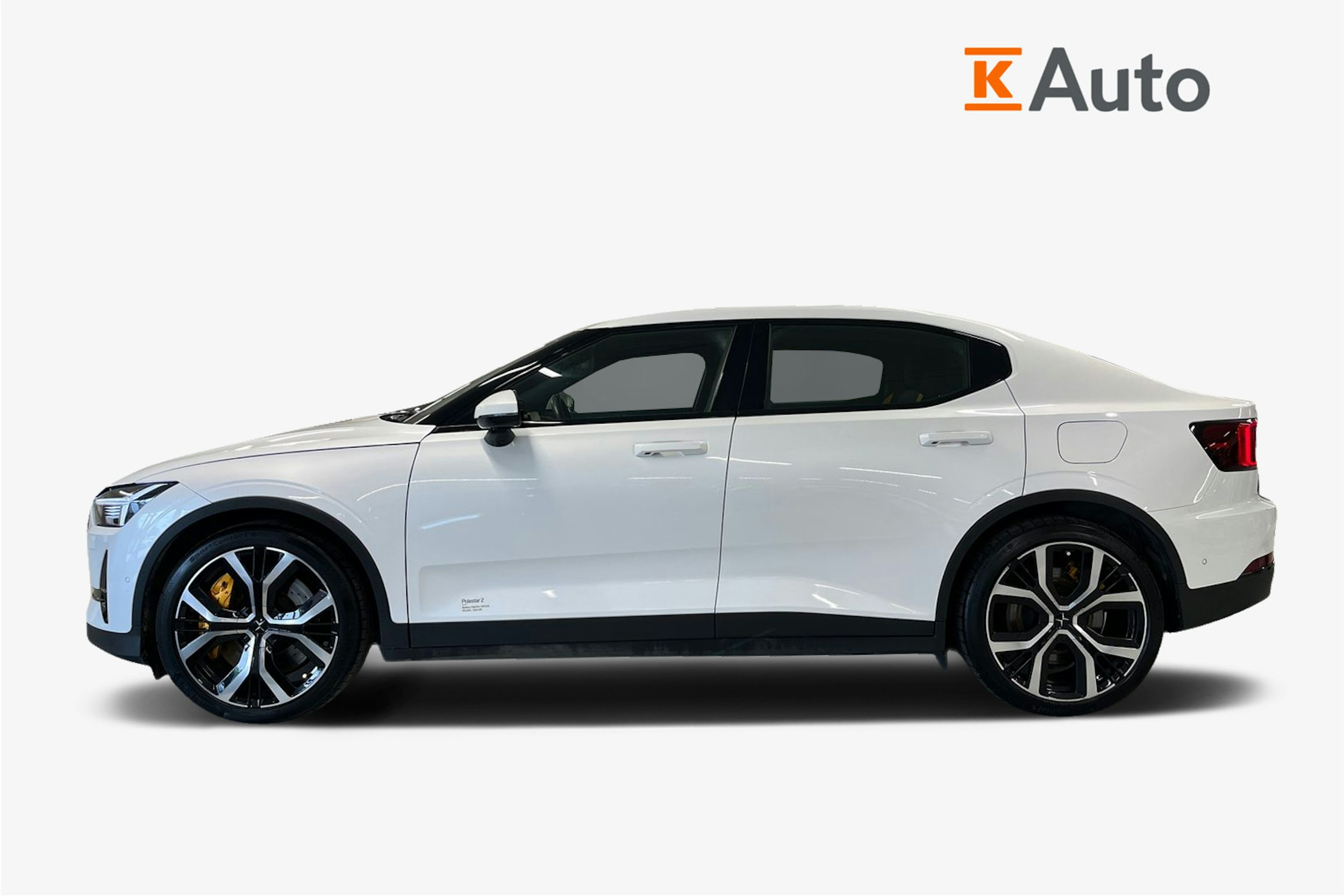 Valkoinen Polestar 2 2021 kuva 5.