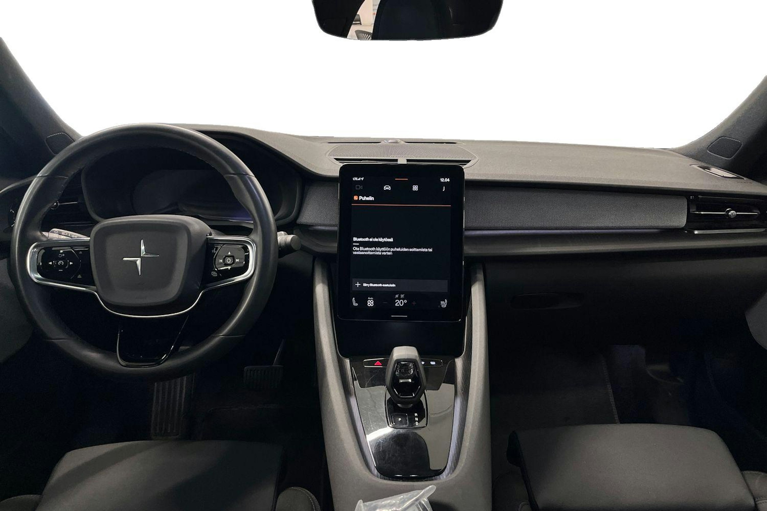 Valkoinen Polestar 2 2021 kuva 7.