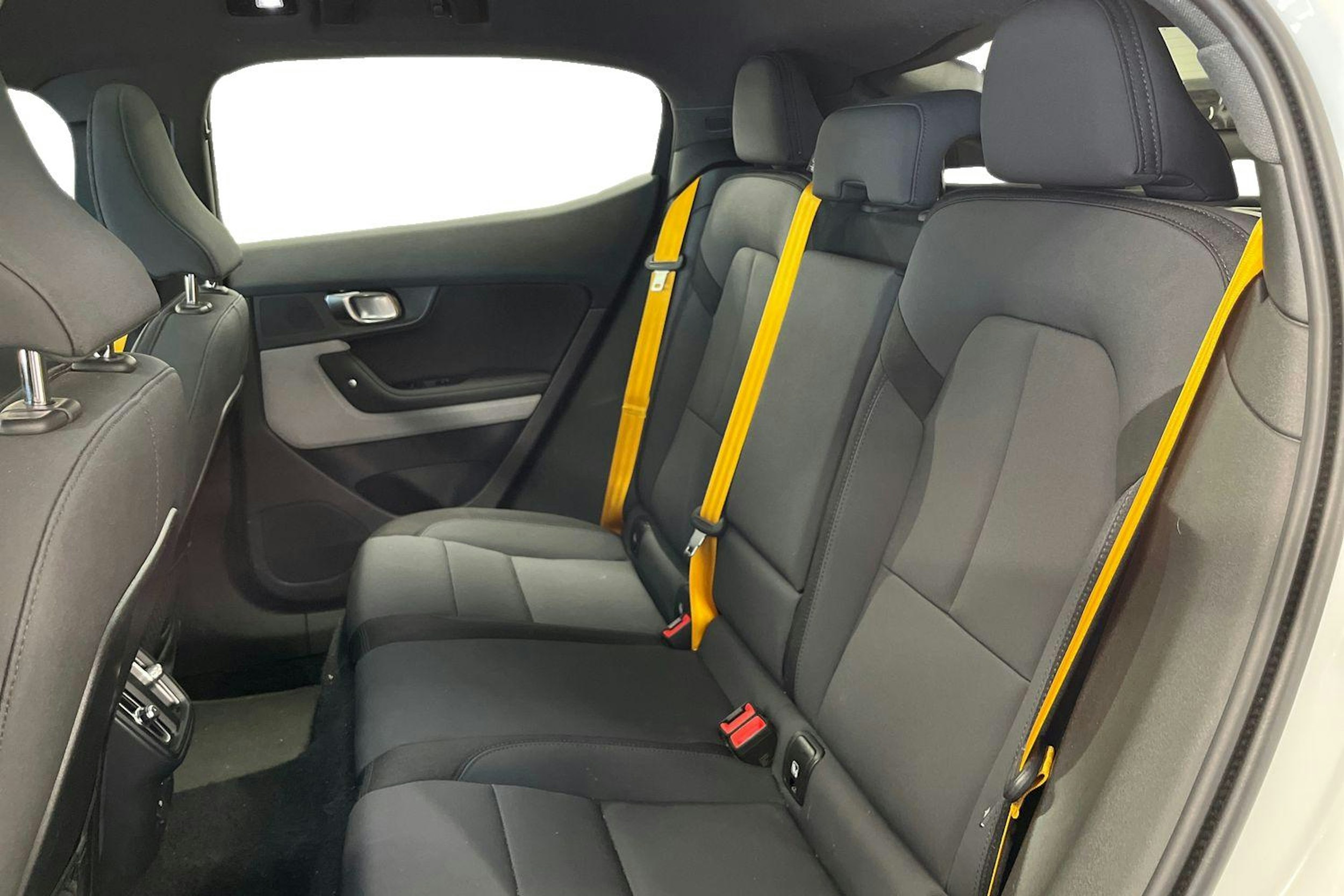 Valkoinen Polestar 2 2021 kuva 8.