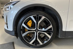 Valkoinen Polestar 2 2021 kuva 9.