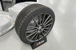 Valkoinen Polestar 2 2021 kuva 10.