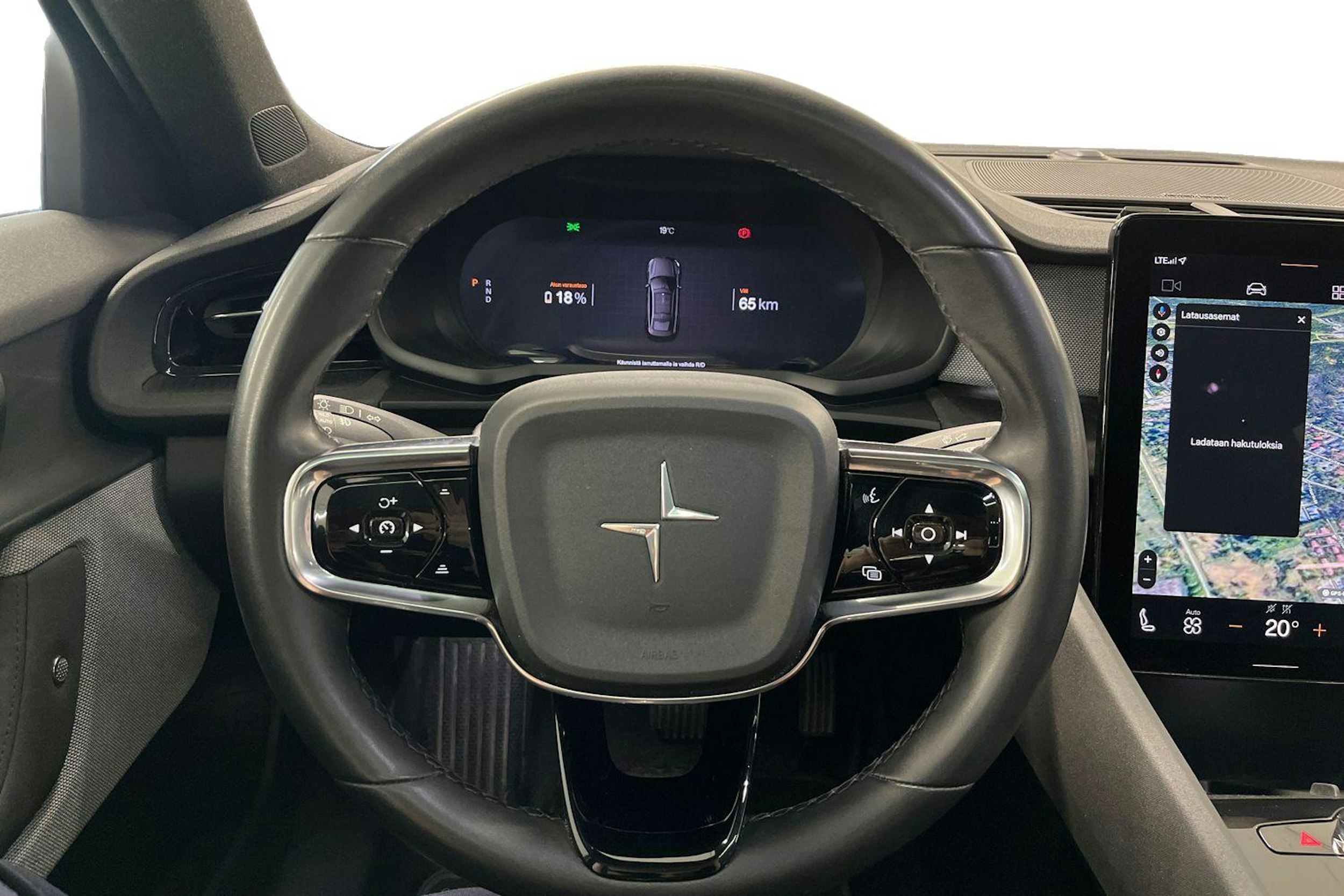 Valkoinen Polestar 2 2021 kuva 11.
