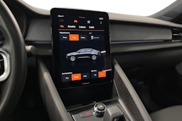 Valkoinen Polestar 2 2021 kuva 16.