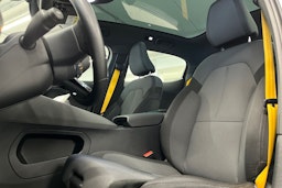 Valkoinen Polestar 2 2021 kuva 22.