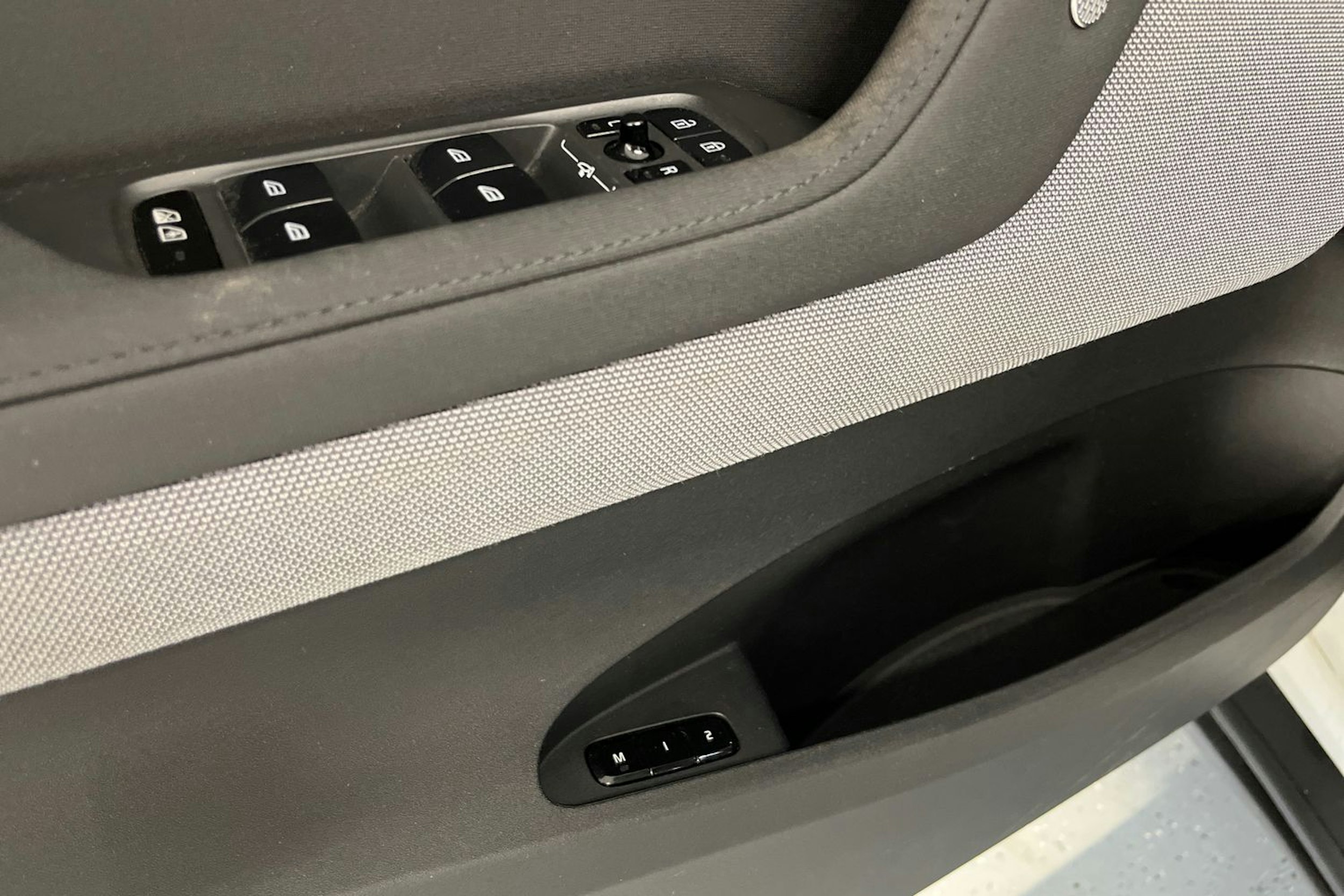 Valkoinen Polestar 2 2021 kuva 24.