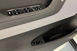 Valkoinen Polestar 2 2021 kuva 24.