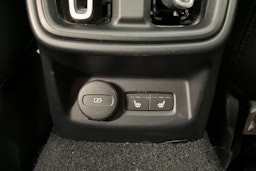 Valkoinen Polestar 2 2021 kuva 26.