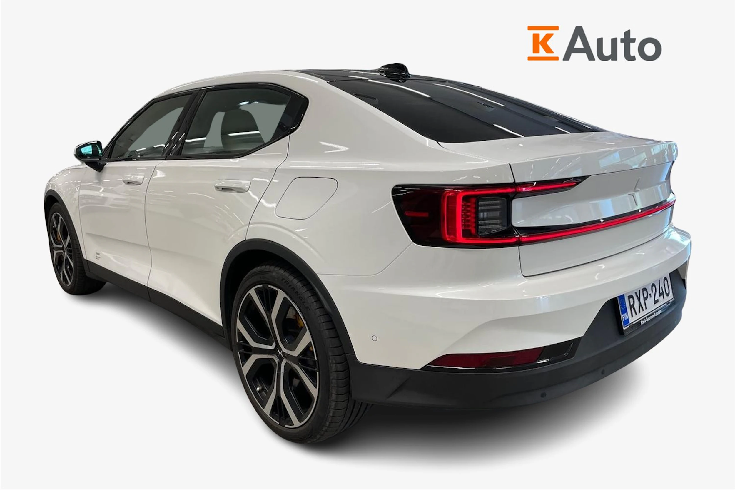 valkoinen Polestar 2 2021 kuva 2.