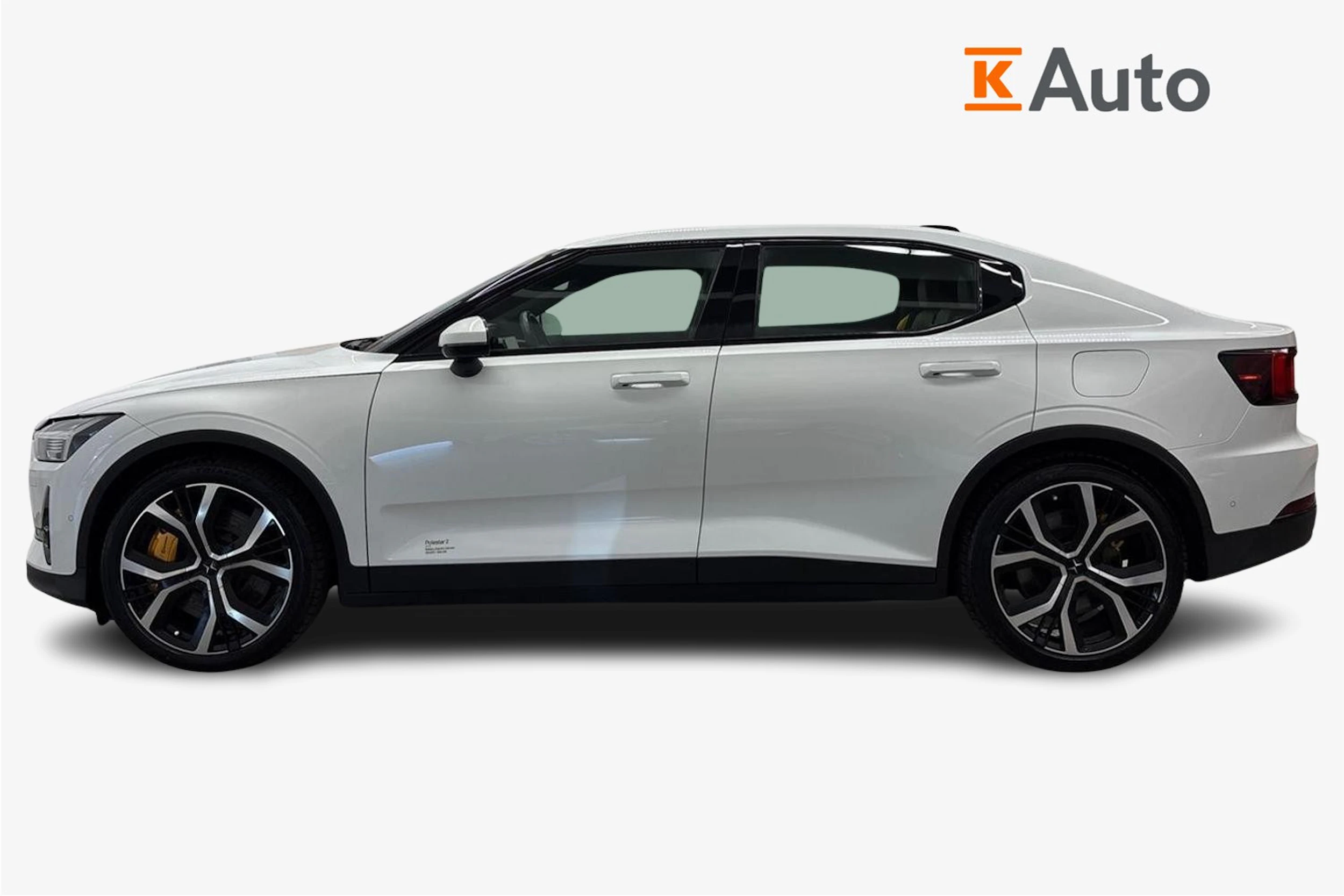 valkoinen Polestar 2 2021 kuva 5.