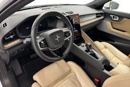 valkoinen Polestar 2 2021 kuva 6.