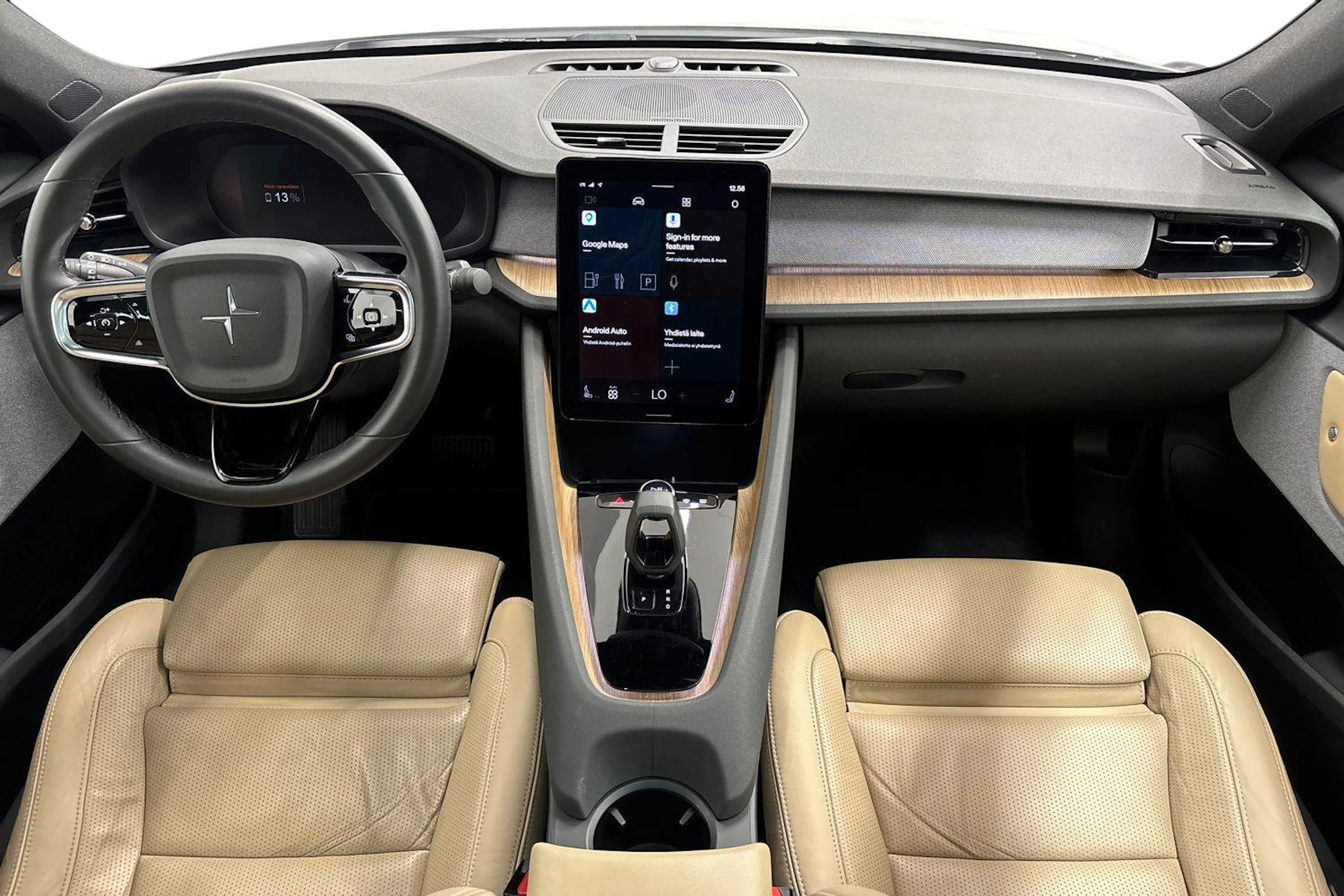 valkoinen Polestar 2 2021 kuva 7.