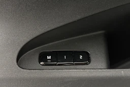 valkoinen Polestar 2 2021 kuva 13.