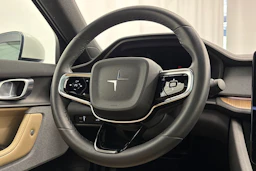 valkoinen Polestar 2 2021 kuva 15.