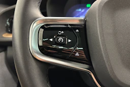 valkoinen Polestar 2 2021 kuva 16.