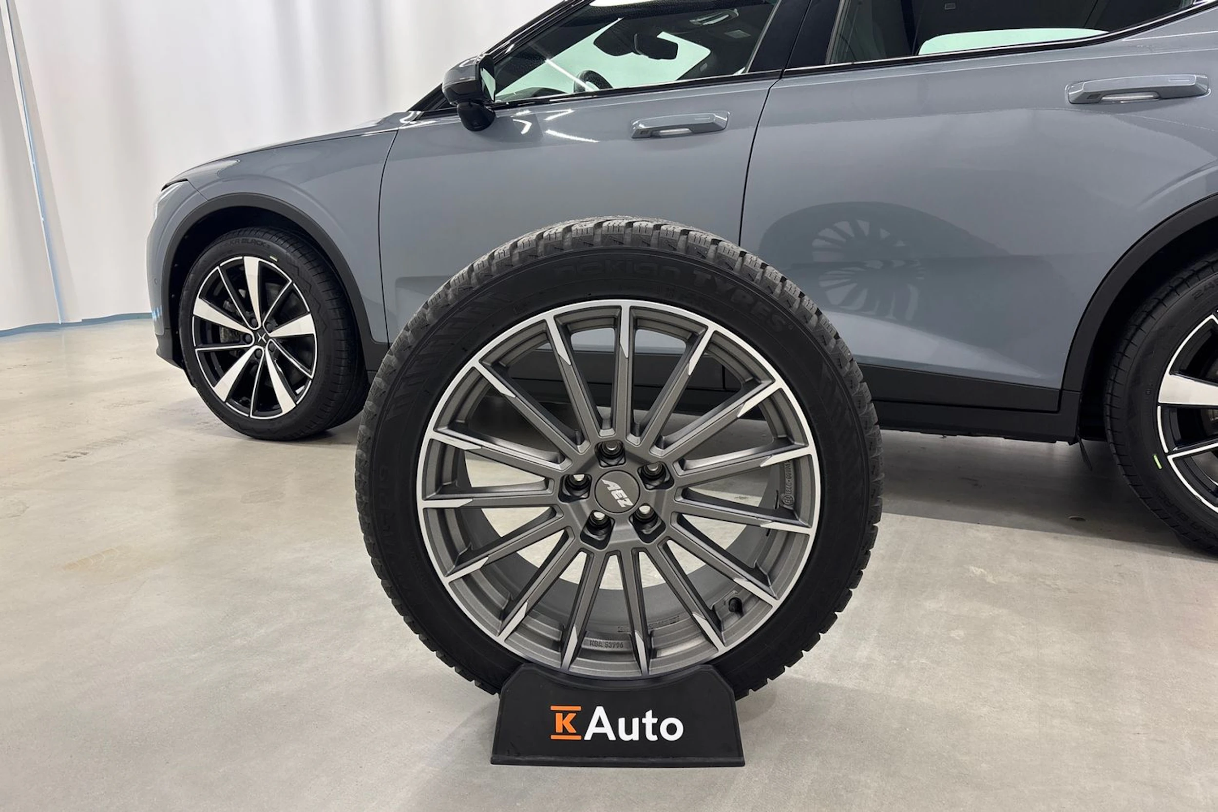 harmaa Polestar 2 2021 kuva 10.