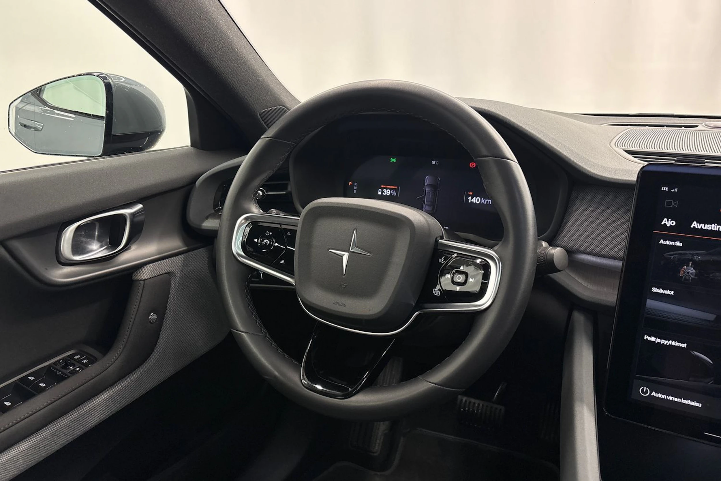 harmaa Polestar 2 2021 kuva 11.