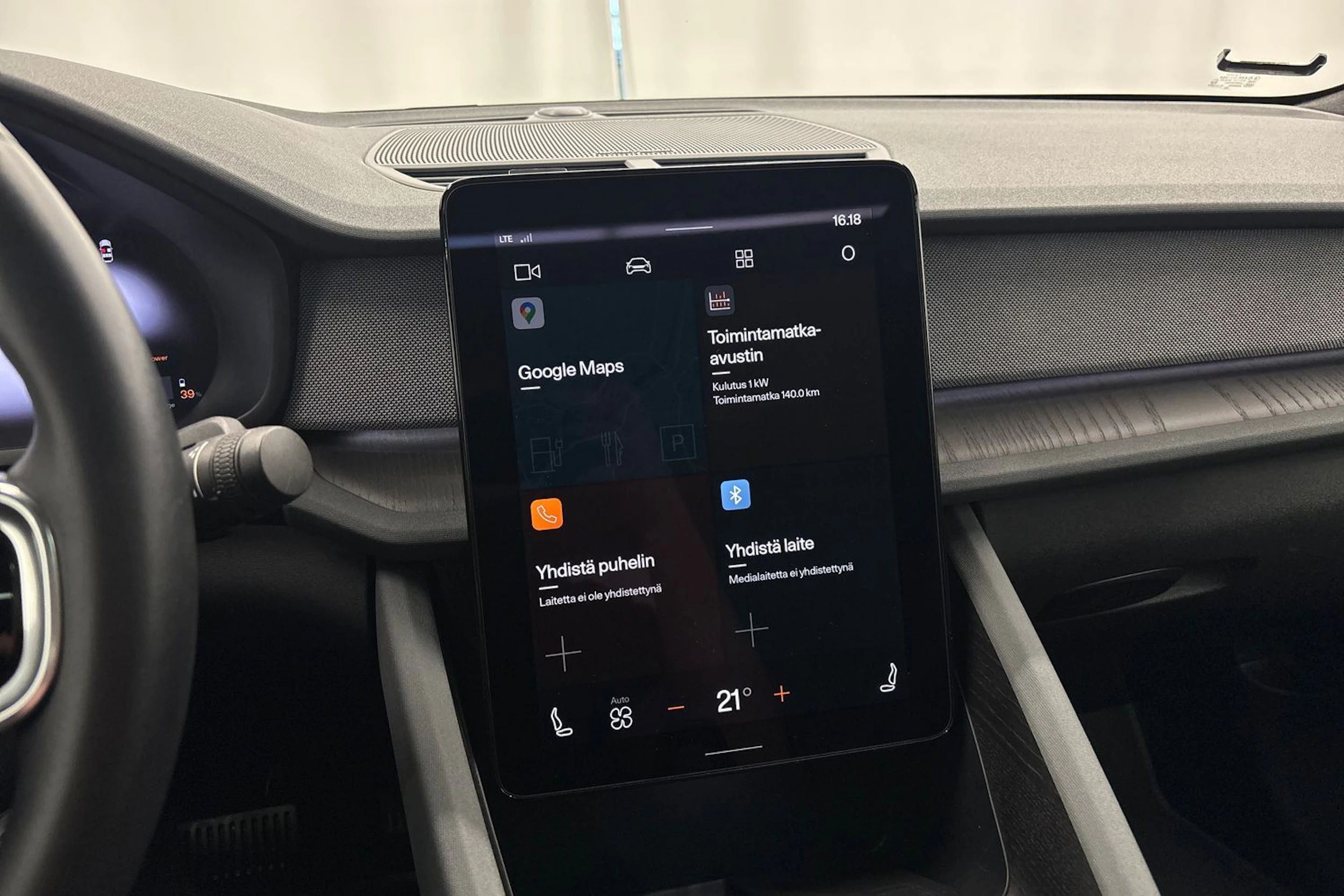 harmaa Polestar 2 2021 kuva 19.