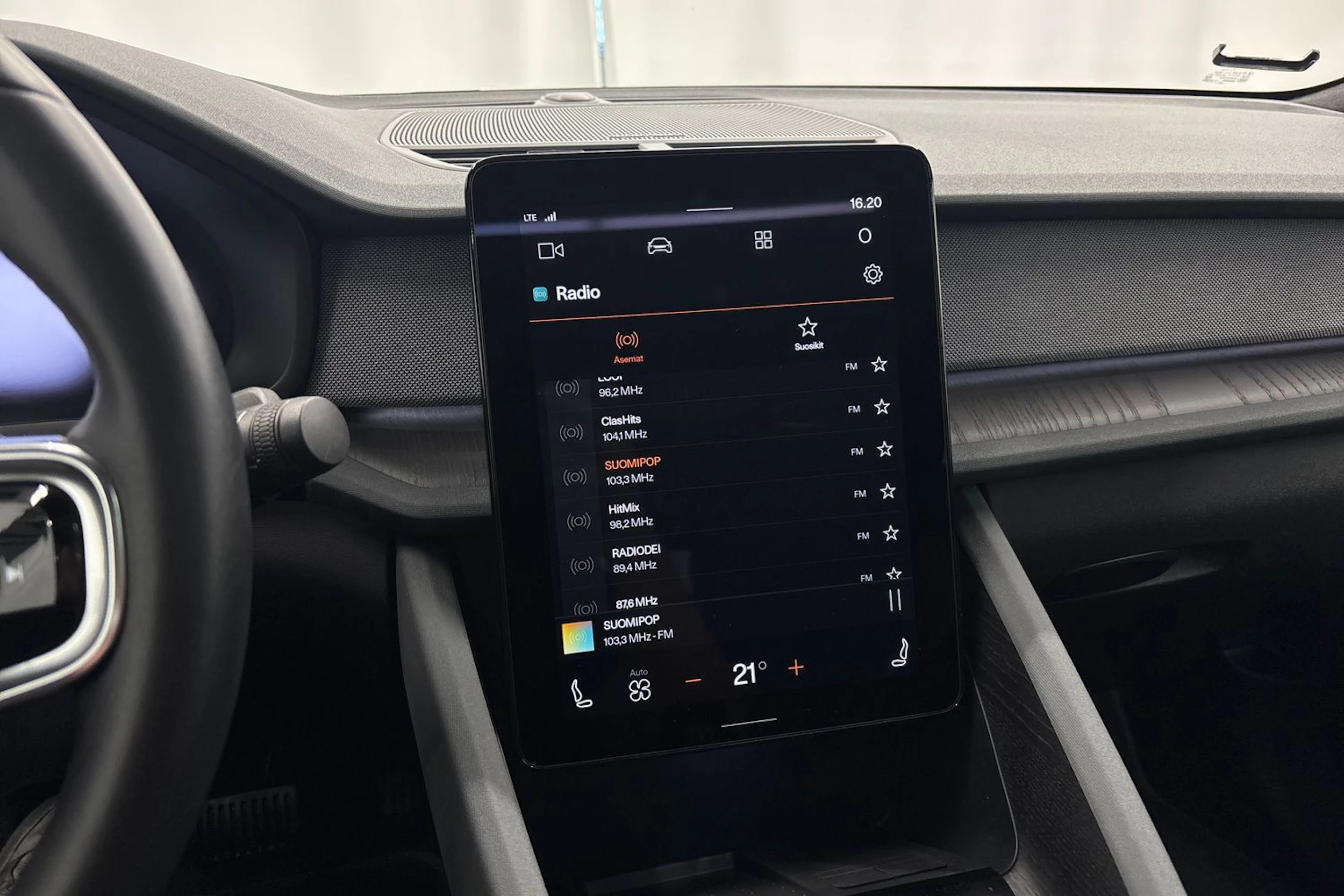 harmaa Polestar 2 2021 kuva 21.