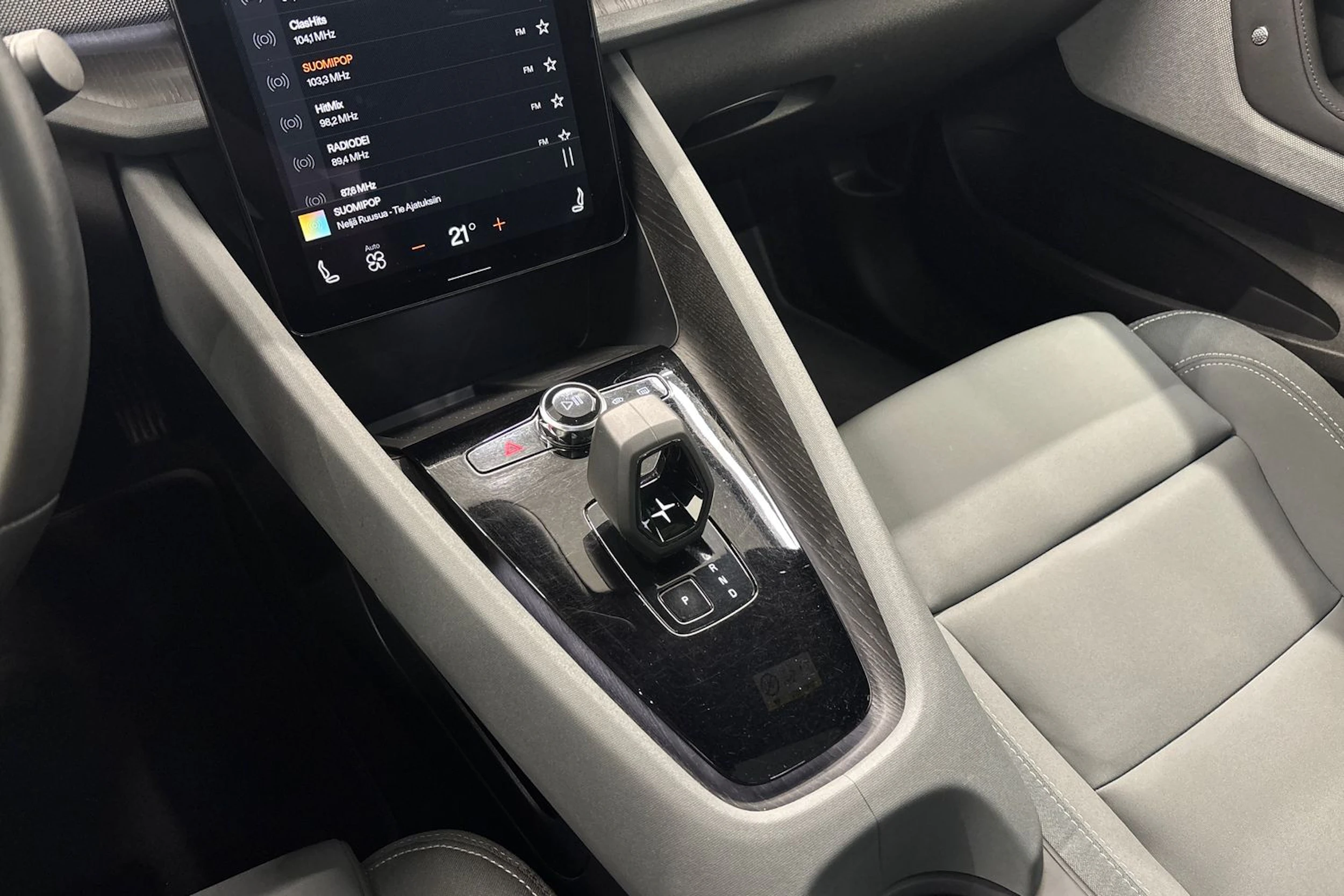 harmaa Polestar 2 2021 kuva 22.