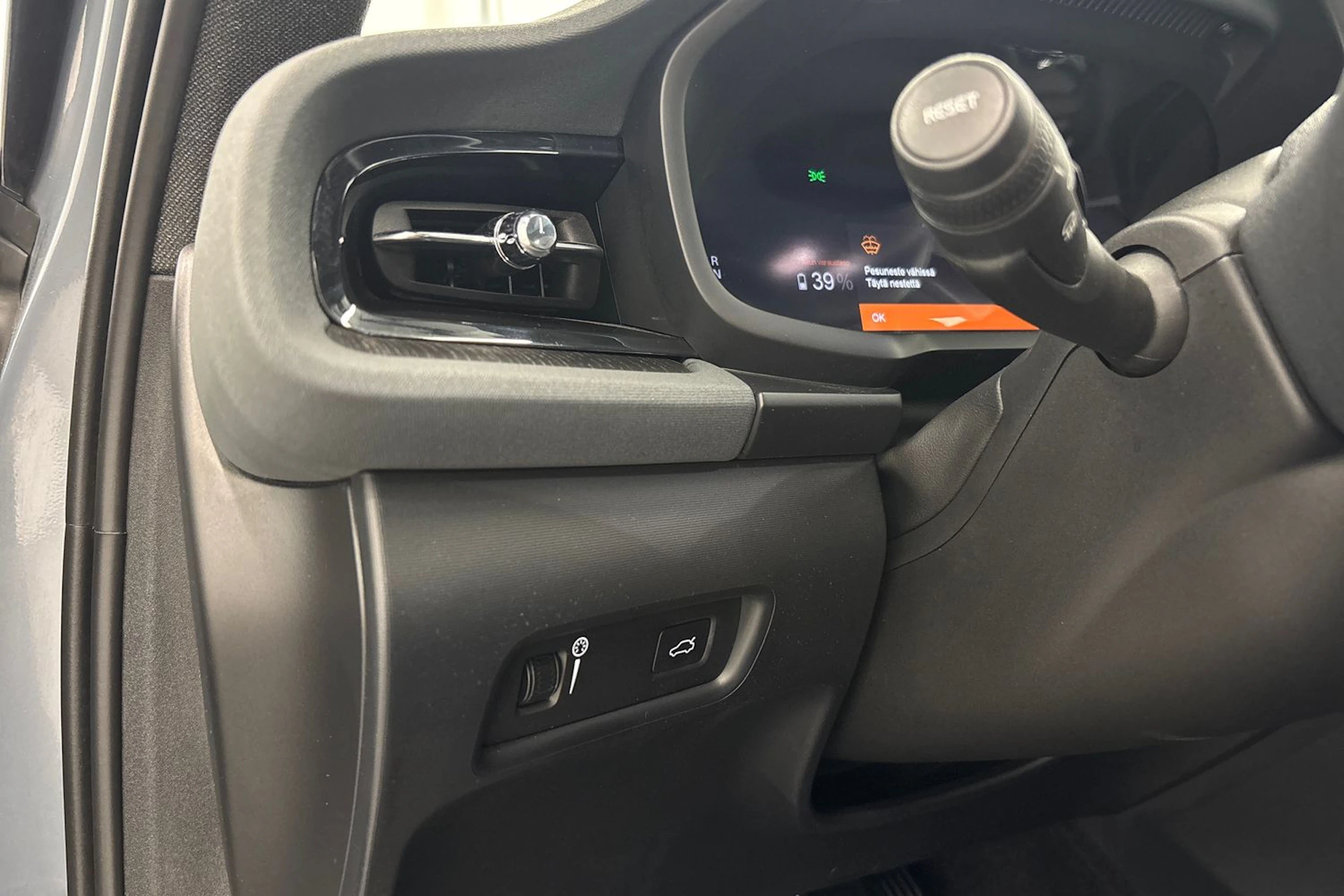 harmaa Polestar 2 2021 kuva 24.