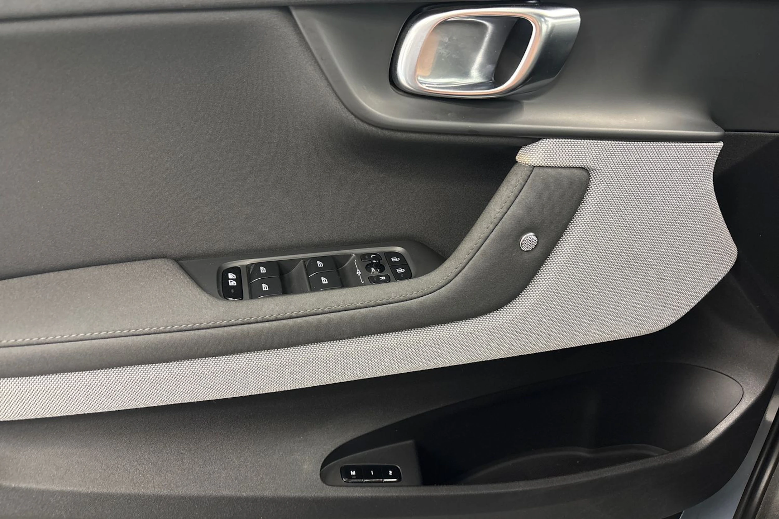 harmaa Polestar 2 2021 kuva 25.