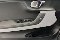 harmaa Polestar 2 2021 kuva 25.