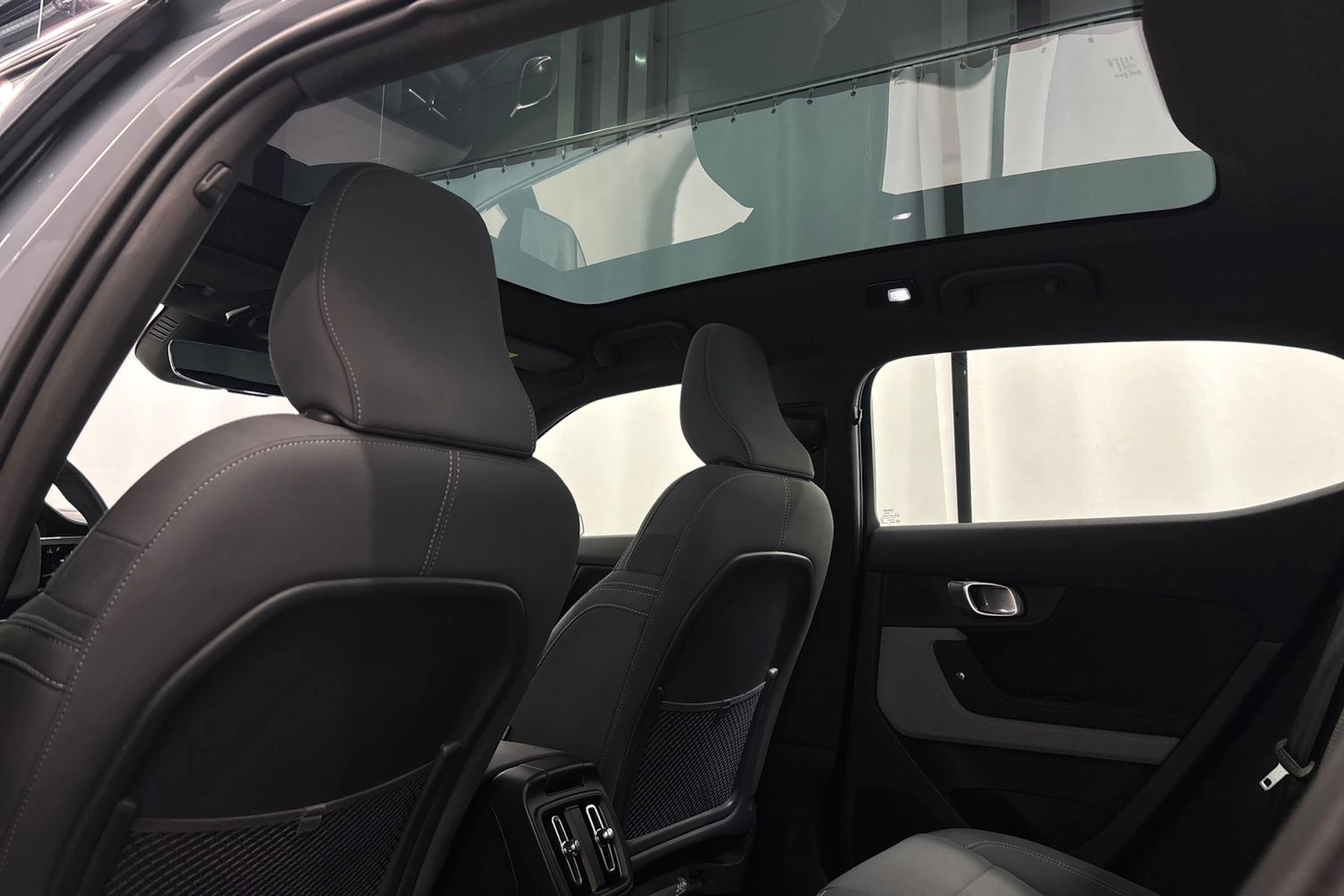 harmaa Polestar 2 2021 kuva 27.