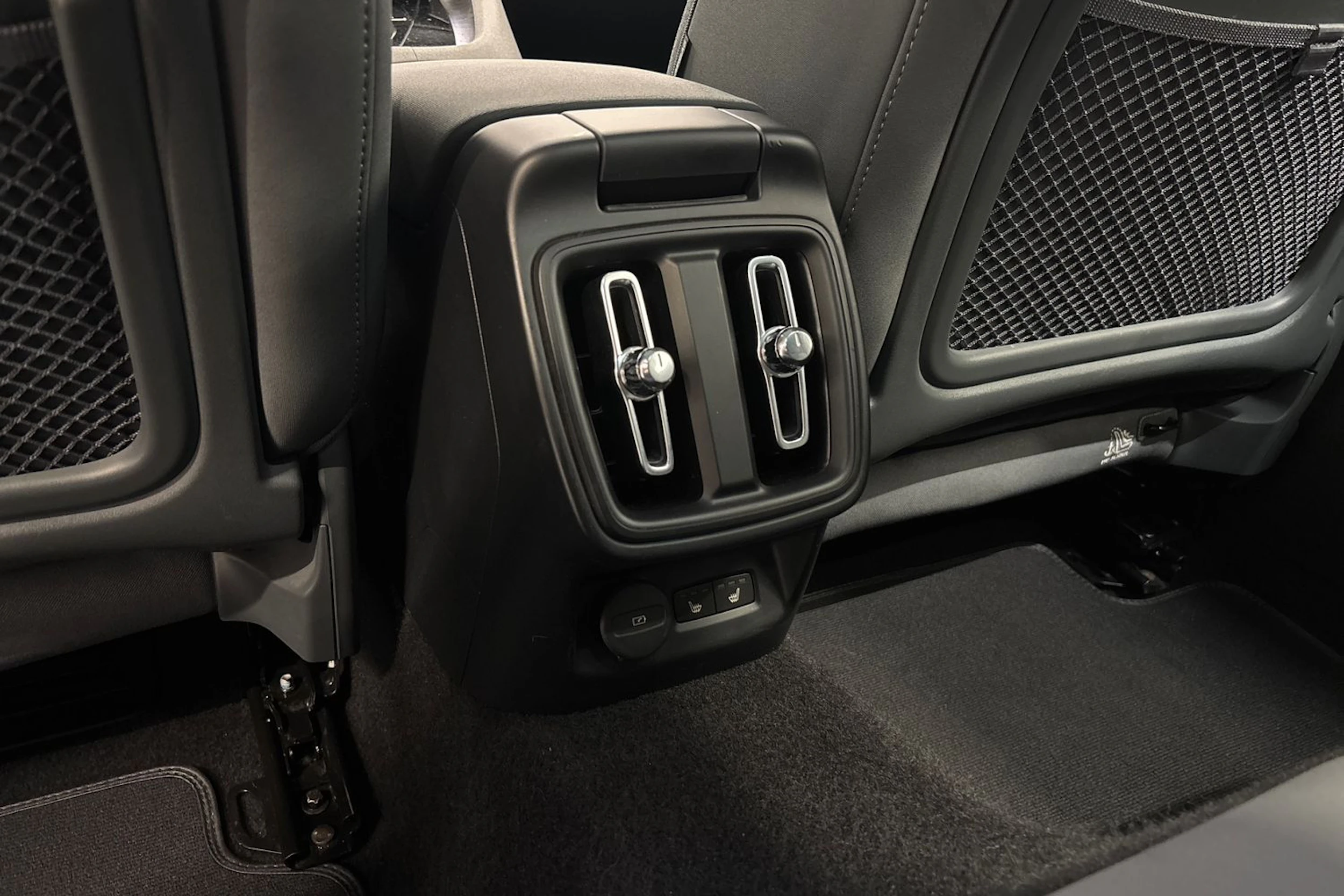 harmaa Polestar 2 2021 kuva 28.