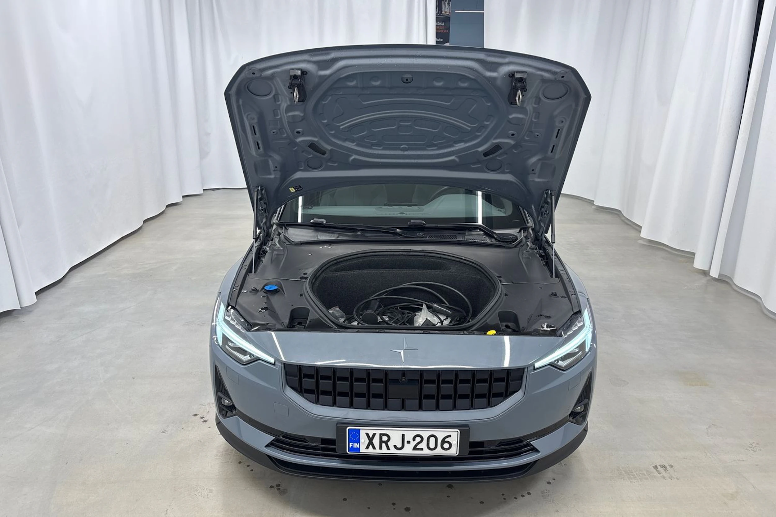 harmaa Polestar 2 2021 kuva 31.