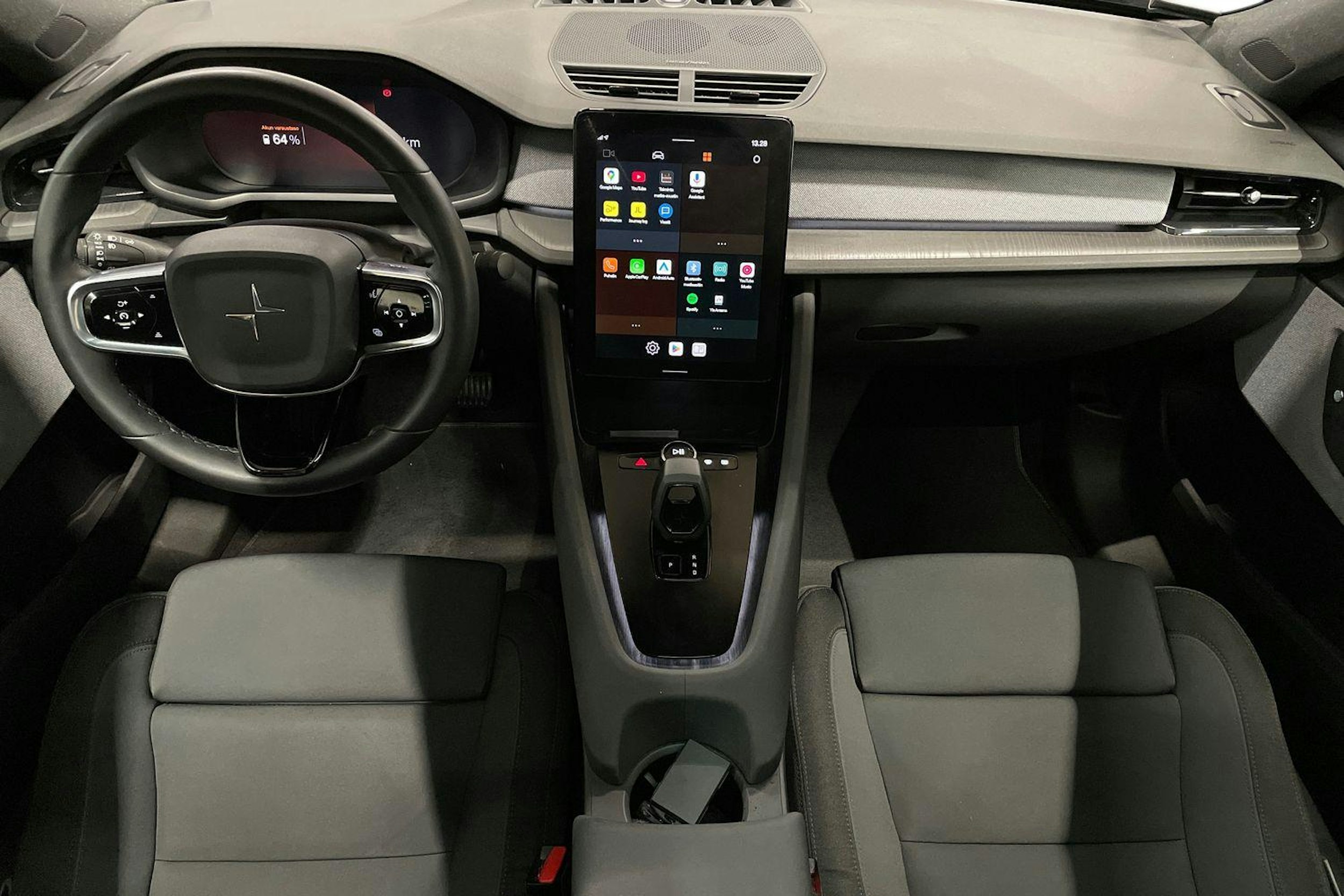 musta Polestar 2 2021 kuva 9.