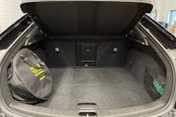 musta Polestar 2 2021 kuva 14.