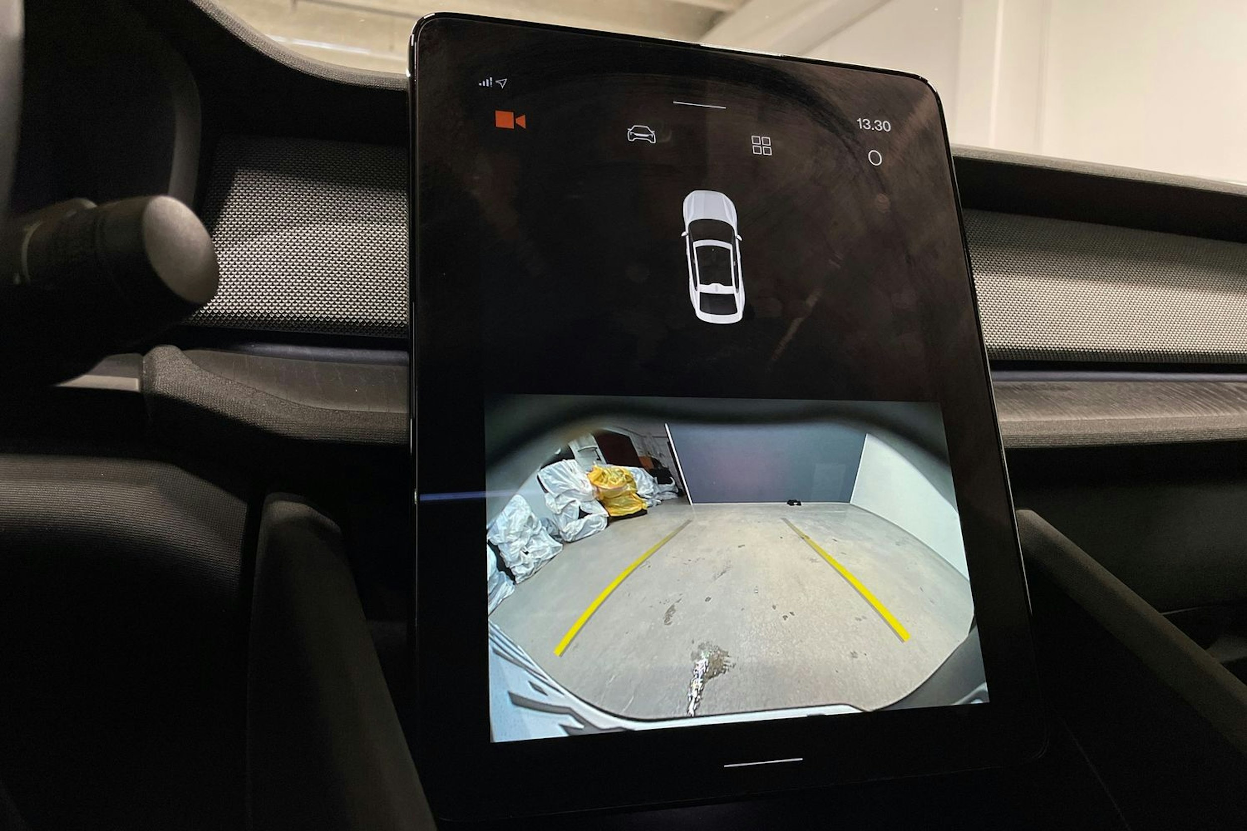 musta Polestar 2 2021 kuva 17.