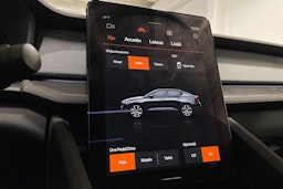 musta Polestar 2 2021 kuva 18.