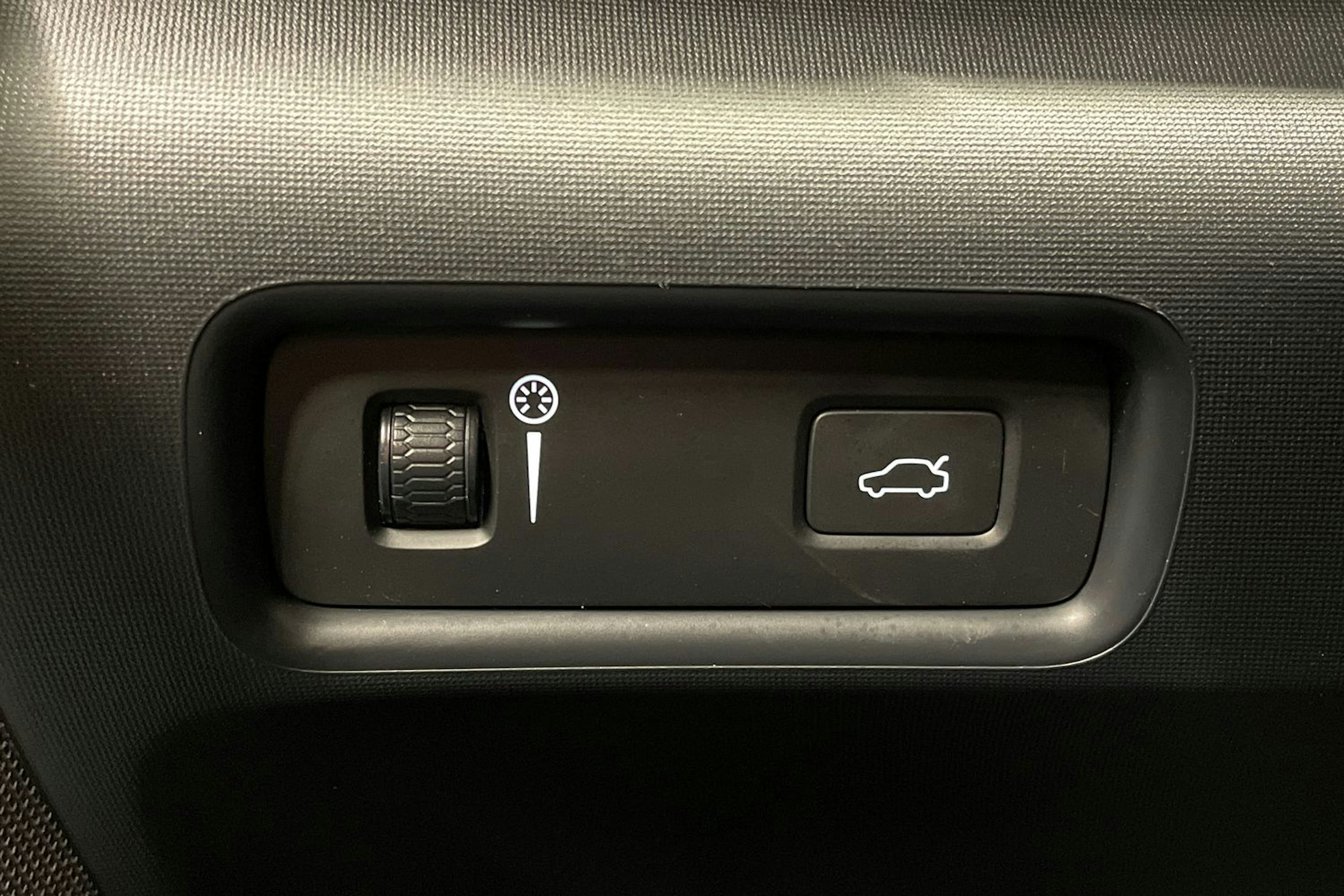 musta Polestar 2 2021 kuva 21.