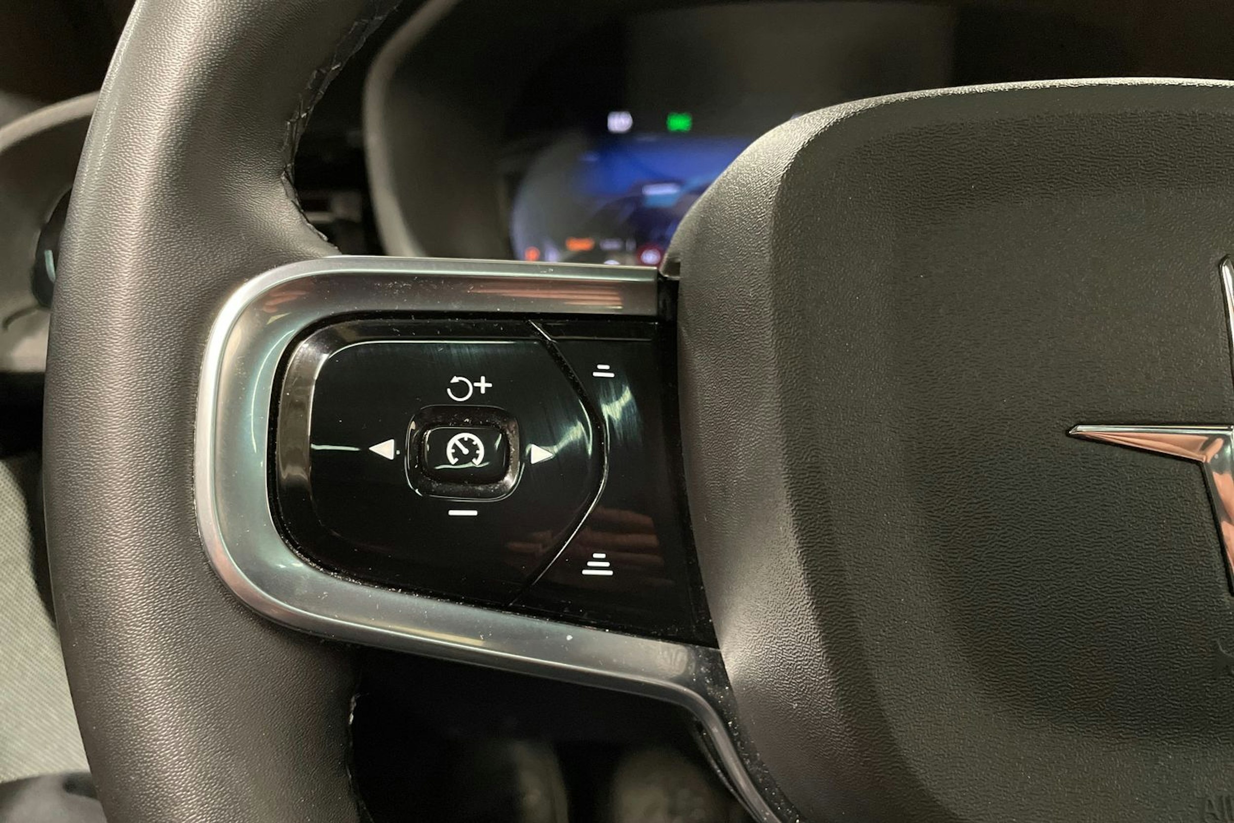 musta Polestar 2 2021 kuva 22.