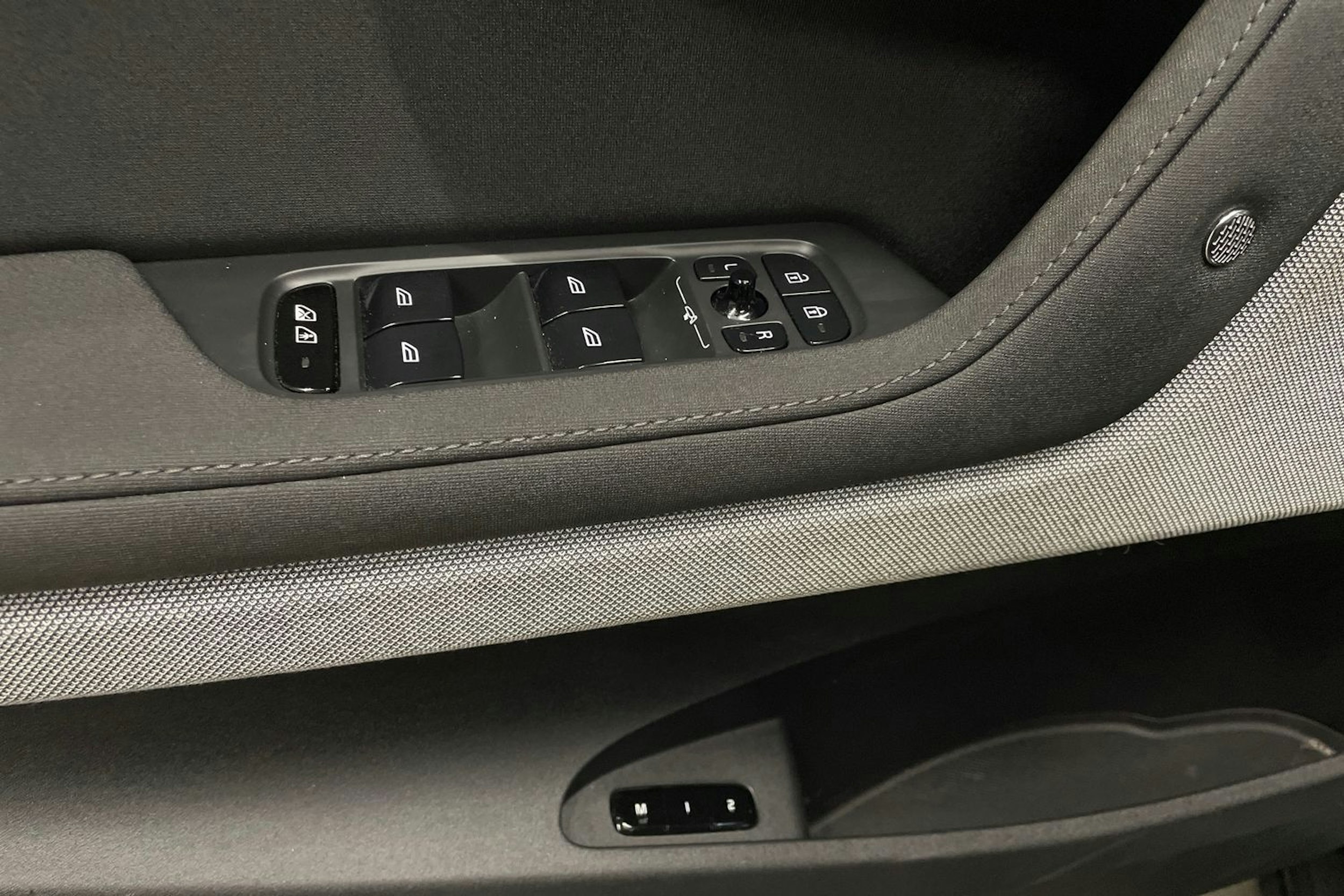 musta Polestar 2 2021 kuva 24.