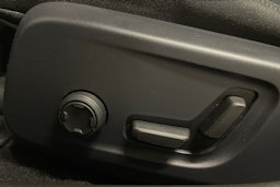 musta Polestar 2 2021 kuva 25.