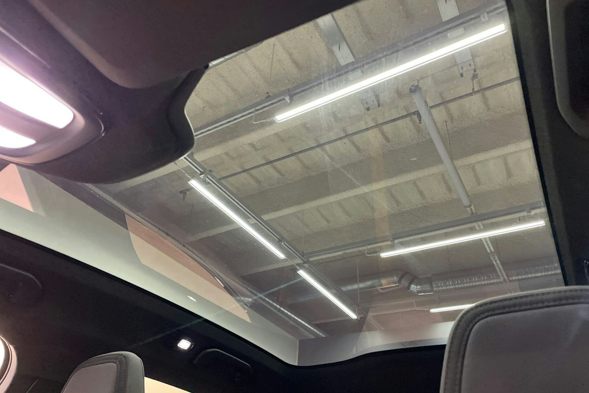 musta Polestar 2 2021 kuva 26.