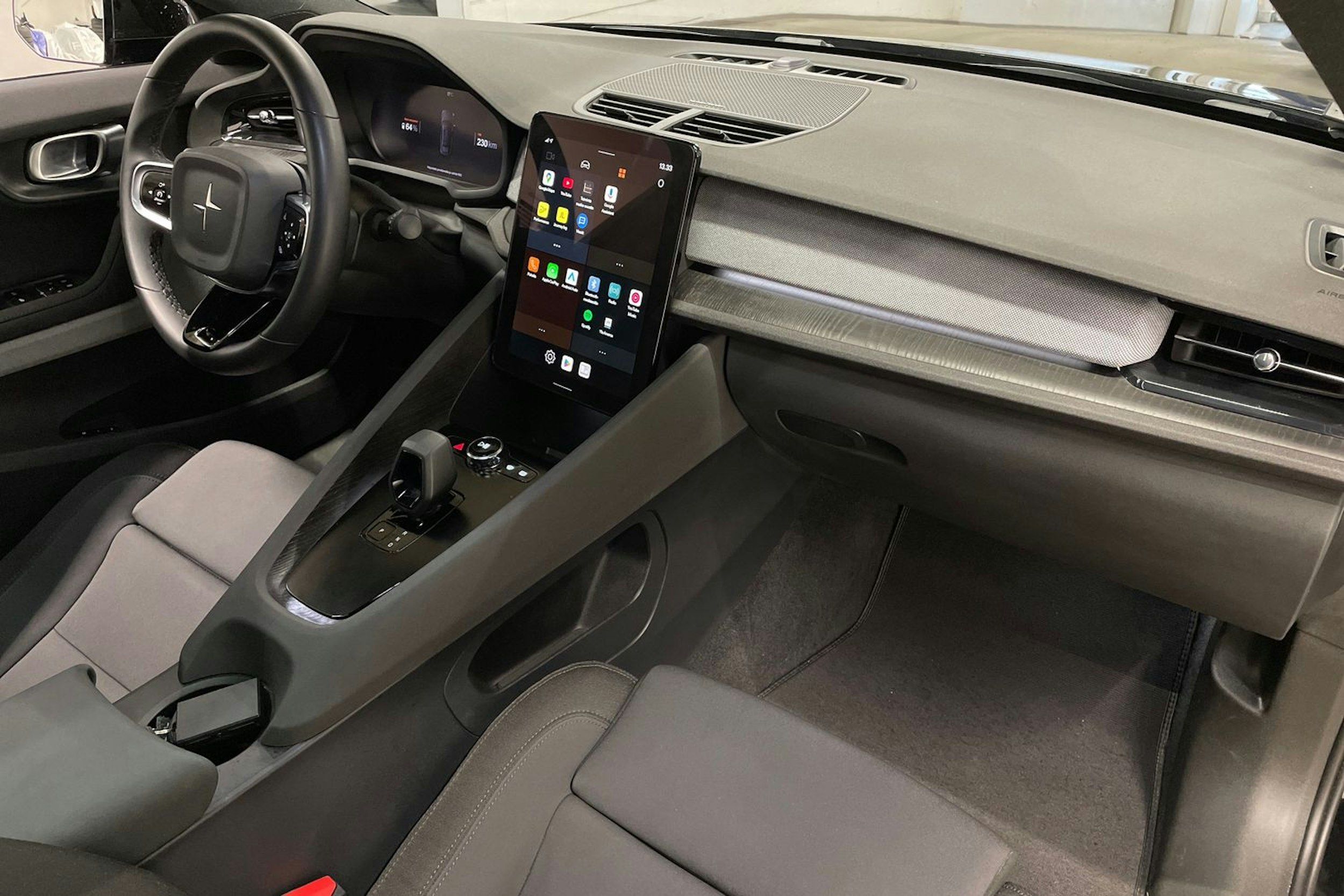 musta Polestar 2 2021 kuva 29.