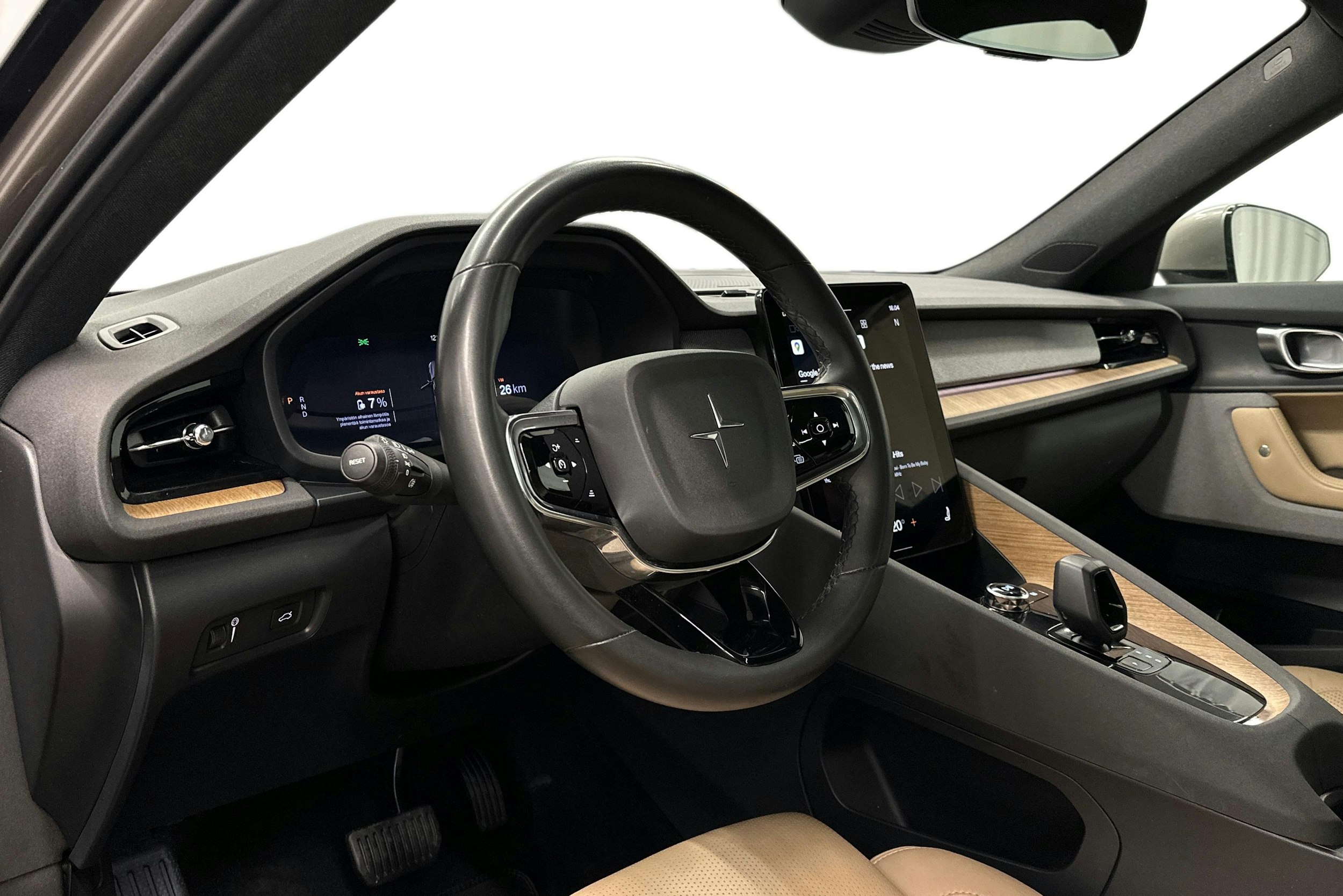 harmaa Polestar 2 2021 kuva 7.