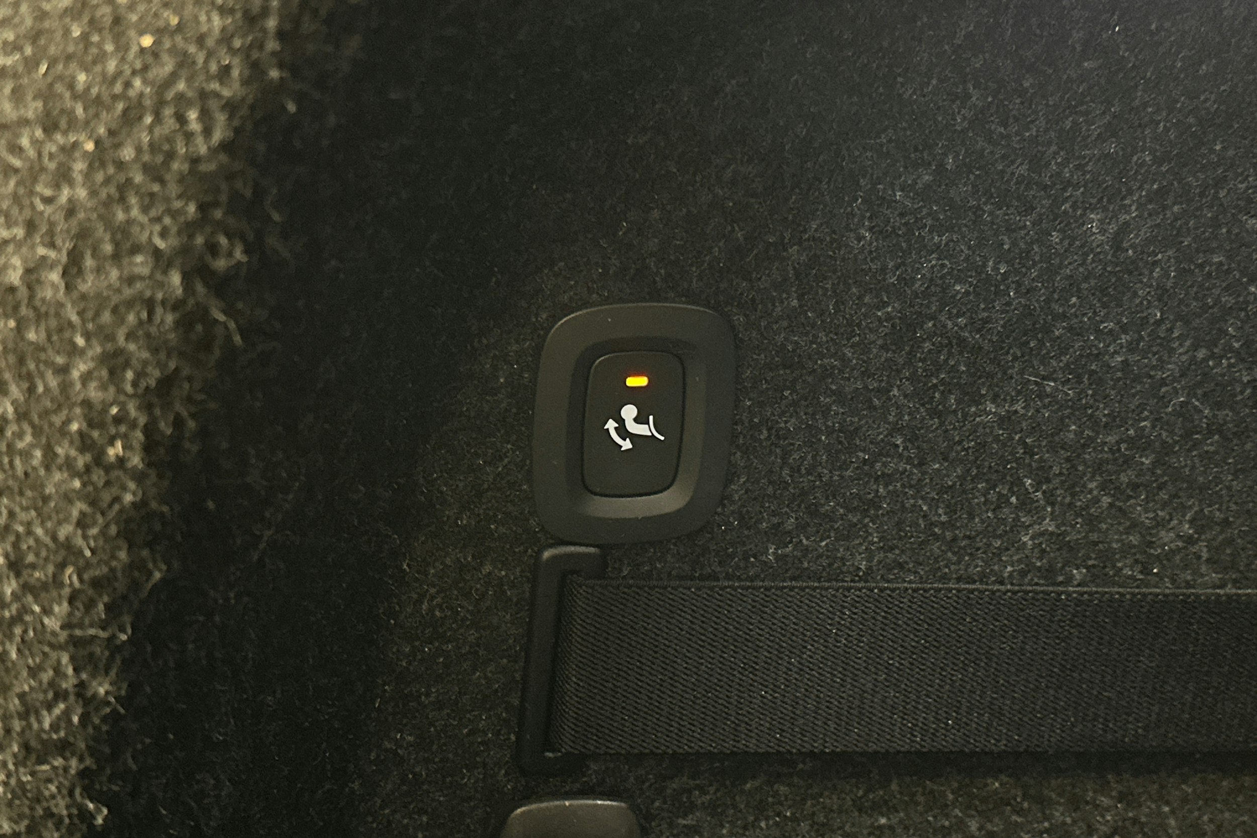 harmaa Polestar 2 2021 kuva 15.