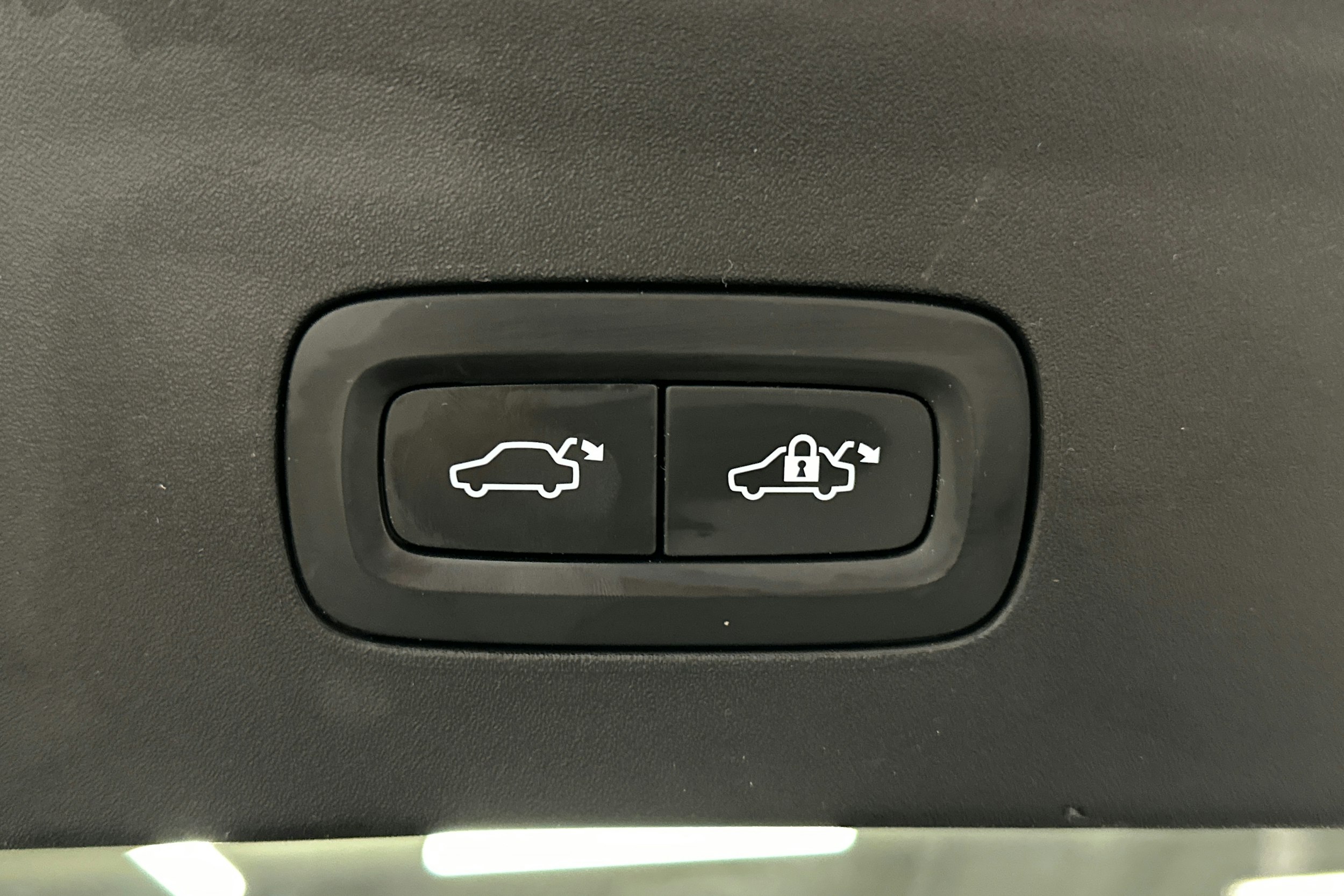 harmaa Polestar 2 2021 kuva 16.